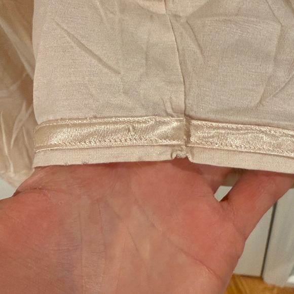 Hanro Long Sleeve Nightgown-Light Pink - Picture 10 of 11